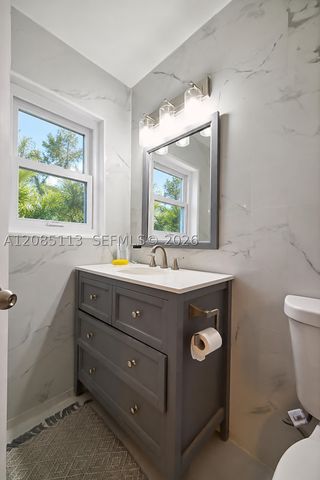 890 NW 65th Ave, Plantation, FL 33317