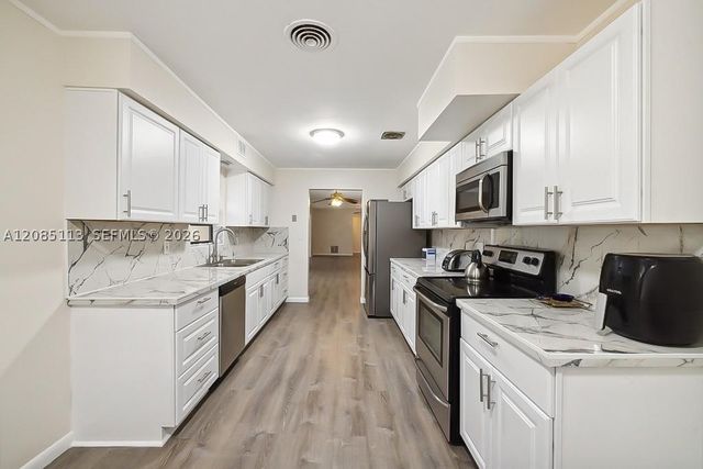 890 NW 65th Ave, Plantation, FL 33317