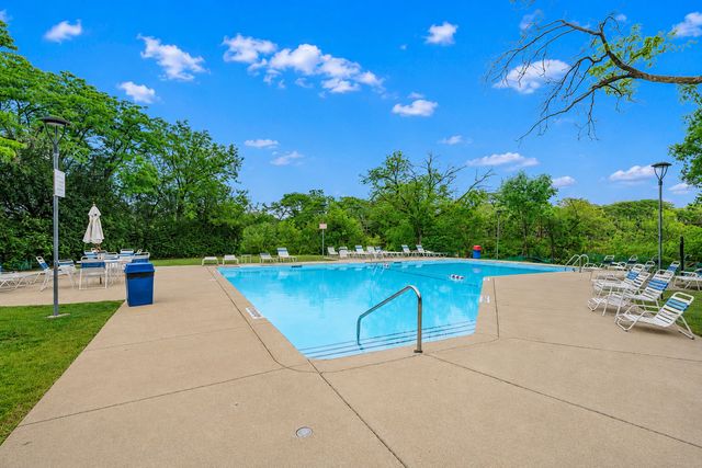 1811 Four Lakes Avenue 4F, Lisle, IL 60532
