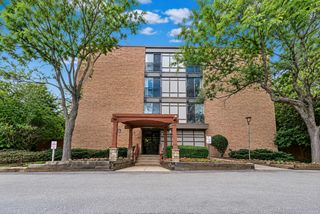 1811 Four Lakes Avenue 4F, Lisle, IL 60532