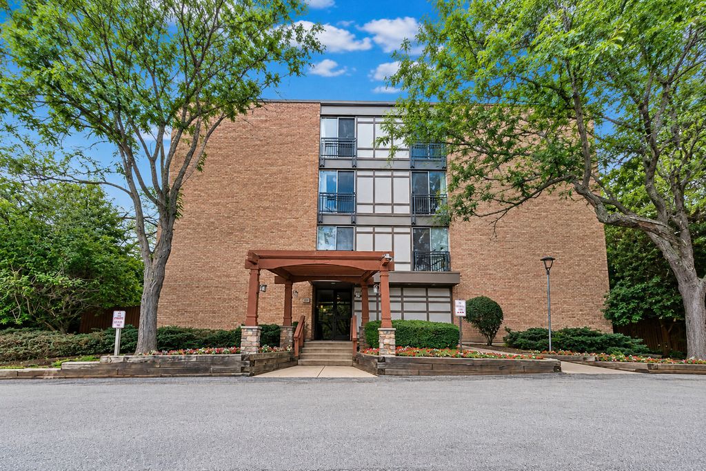 1811 Four Lakes Avenue 4F, Lisle, IL 60532