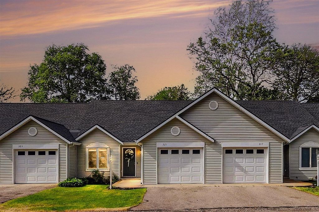 321 Nestlewood Drive, Holland, MI 49424