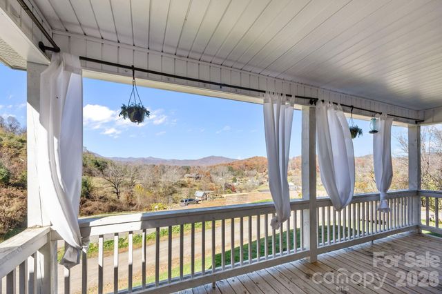 94 Leopard Drive, Waynesville, NC 28786