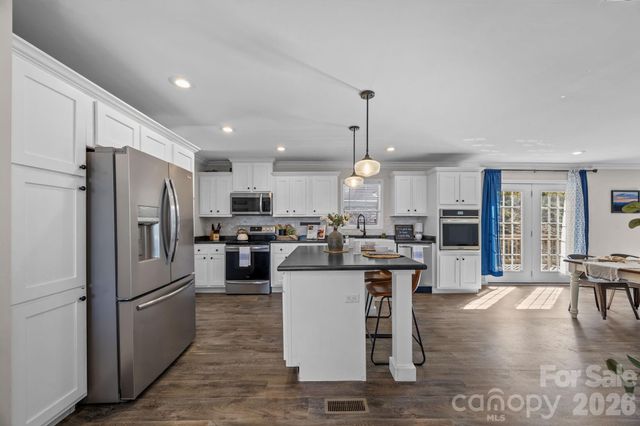 94 Leopard Drive, Waynesville, NC 28786