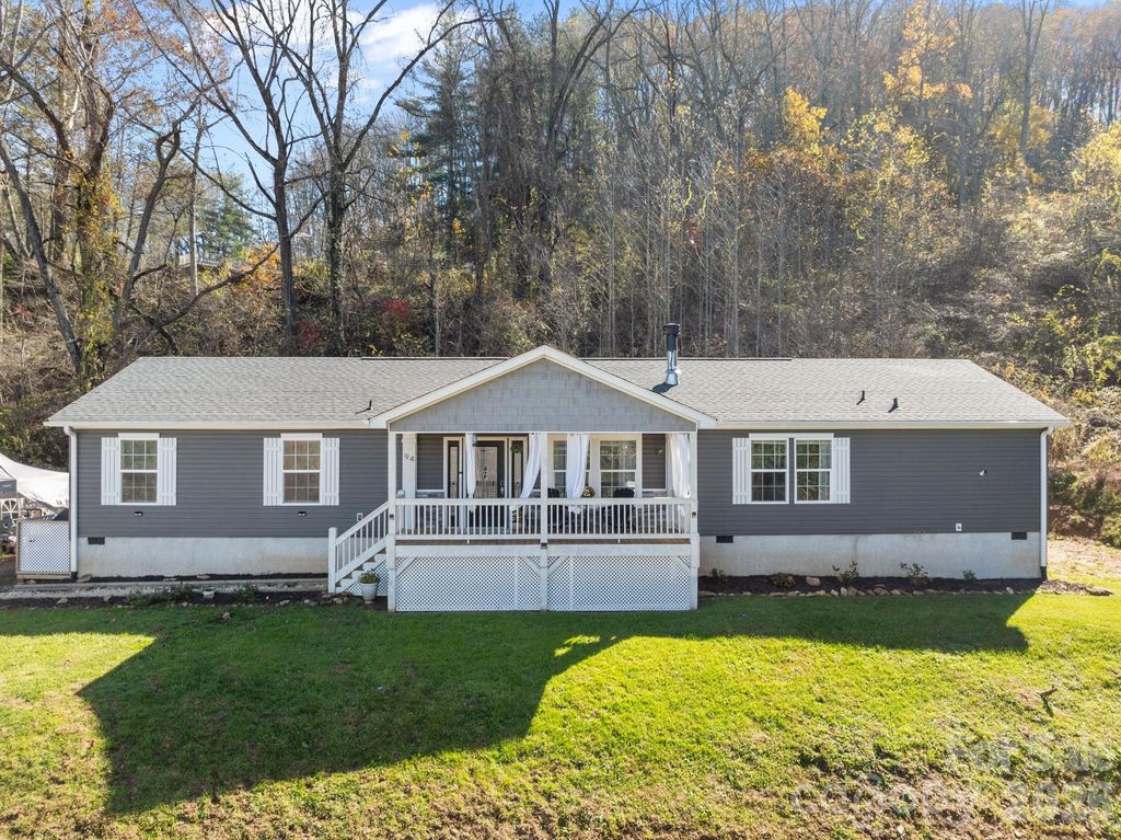 94 Leopard Drive, Waynesville, NC 28786