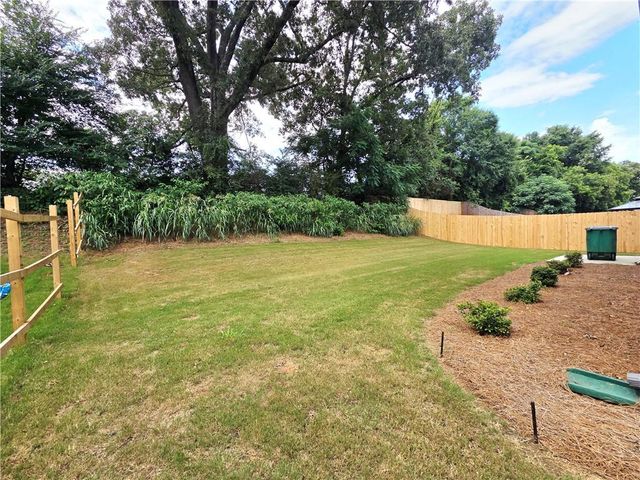 306 Walnut Grove Way, Pendergrass, GA 30567
