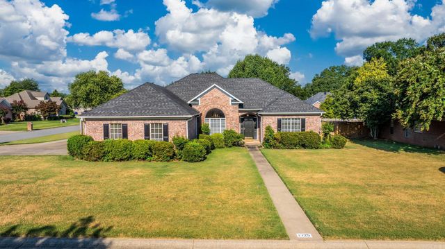 1325 Clarence Drive, Conway, AR 72034