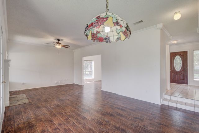 811 Valleycreek Road, Mesquite, TX 75181