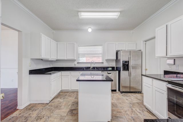 811 Valleycreek Road, Mesquite, TX 75181