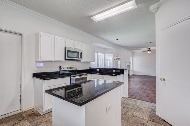 811 Valleycreek Road, Mesquite, TX 75181