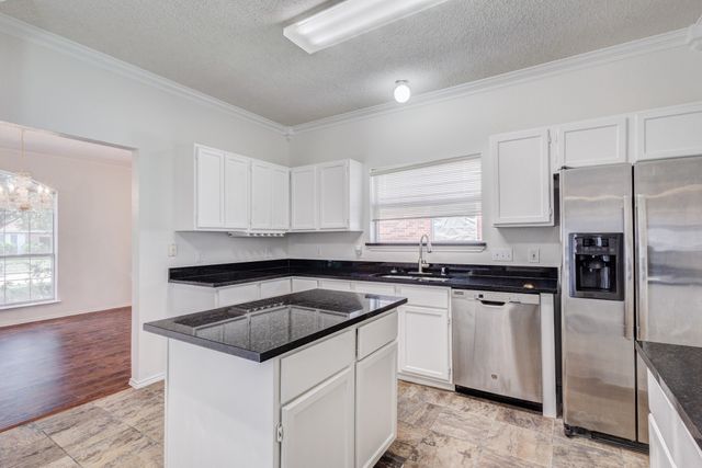 811 Valleycreek Road, Mesquite, TX 75181