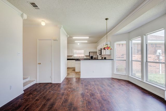 811 Valleycreek Road, Mesquite, TX 75181