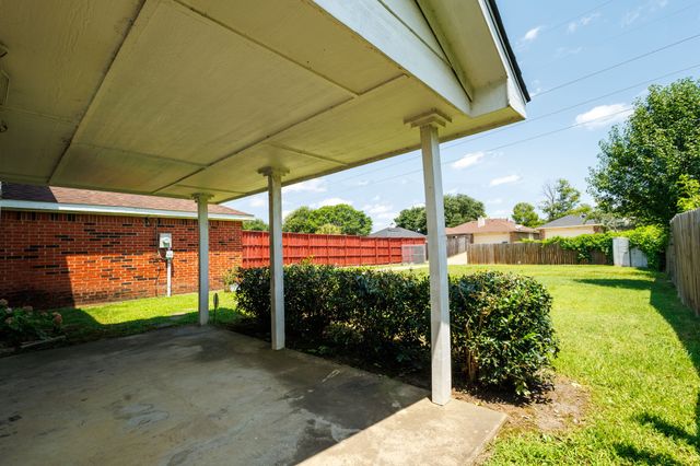 811 Valleycreek Road, Mesquite, TX 75181