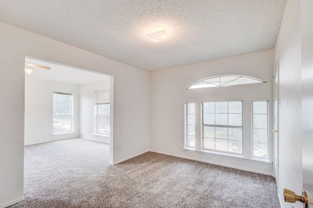 811 Valleycreek Road, Mesquite, TX 75181