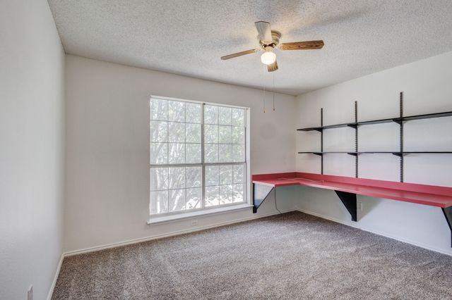 811 Valleycreek Road, Mesquite, TX 75181