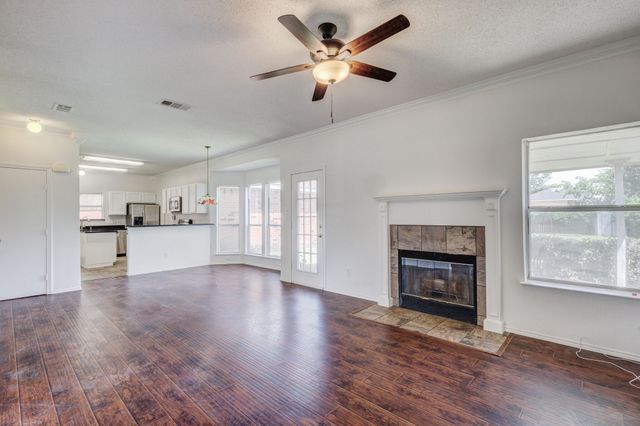 811 Valleycreek Road, Mesquite, TX 75181