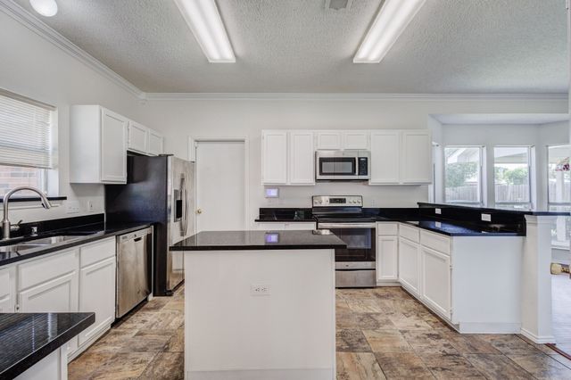 811 Valleycreek Road, Mesquite, TX 75181