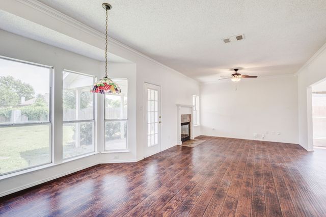 811 Valleycreek Road, Mesquite, TX 75181