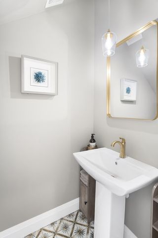 2307B Burns St, Nashville, TN 37216