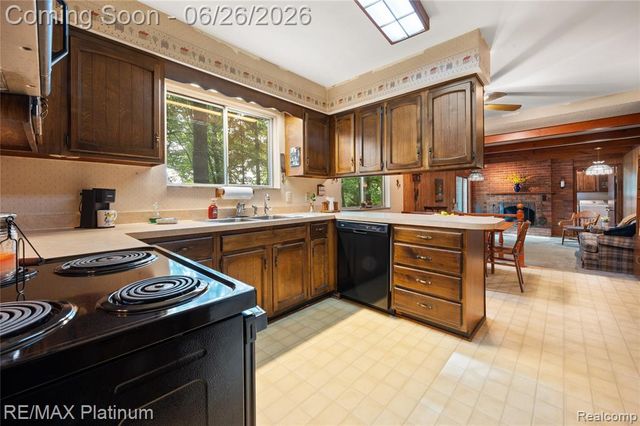 9460 Deer Park Court, Fenton, MI 48430