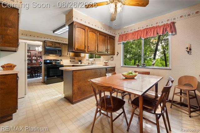 9460 Deer Park Court, Fenton, MI 48430
