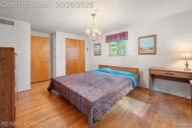 9460 Deer Park Court, Fenton, MI 48430