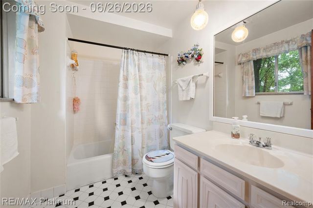 9460 Deer Park Court, Fenton, MI 48430
