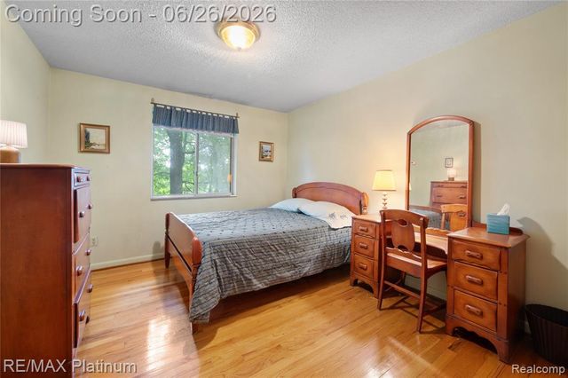 9460 Deer Park Court, Fenton, MI 48430