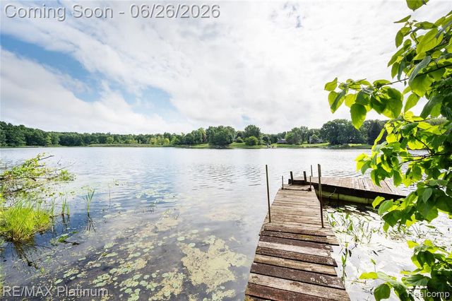 9460 Deer Park Court, Fenton, MI 48430