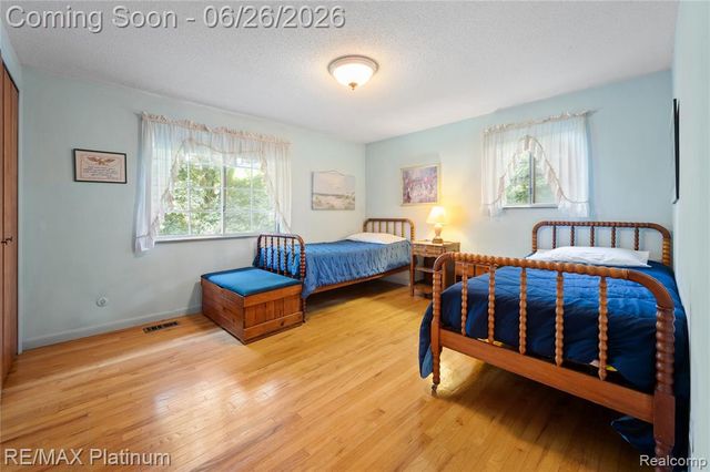 9460 Deer Park Court, Fenton, MI 48430