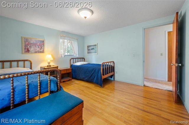 9460 Deer Park Court, Fenton, MI 48430