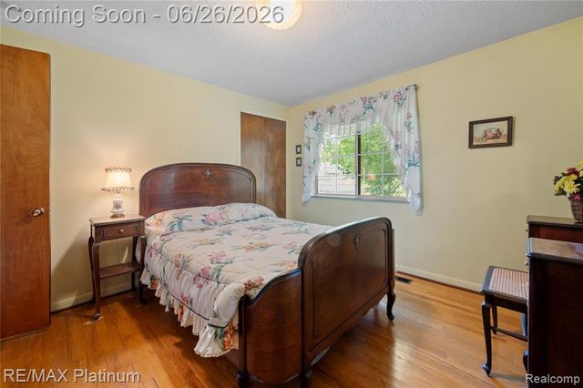 9460 Deer Park Court, Fenton, MI 48430