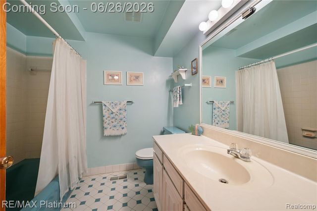 9460 Deer Park Court, Fenton, MI 48430