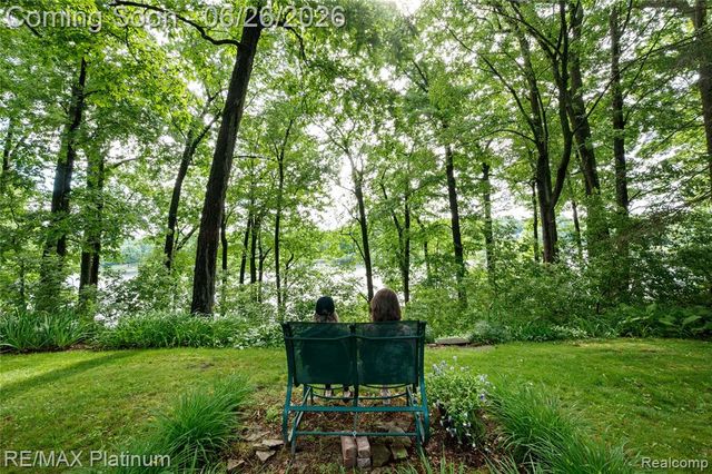 9460 Deer Park Court, Fenton, MI 48430