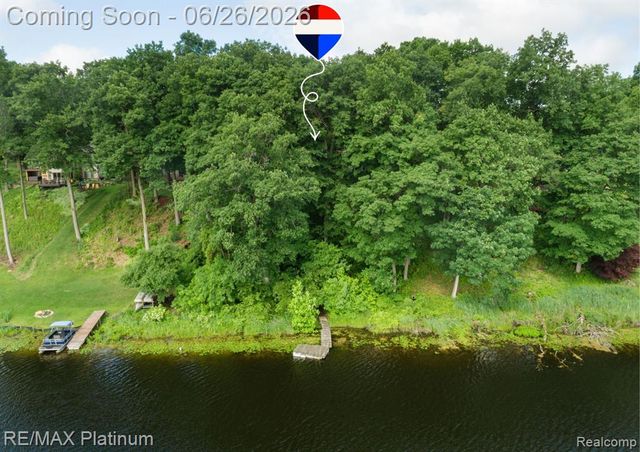 9460 Deer Park Court, Fenton, MI 48430