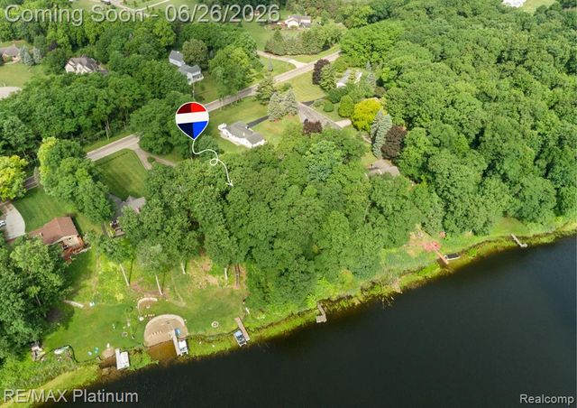 9460 Deer Park Court, Fenton, MI 48430