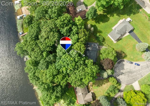 9460 Deer Park Court, Fenton, MI 48430