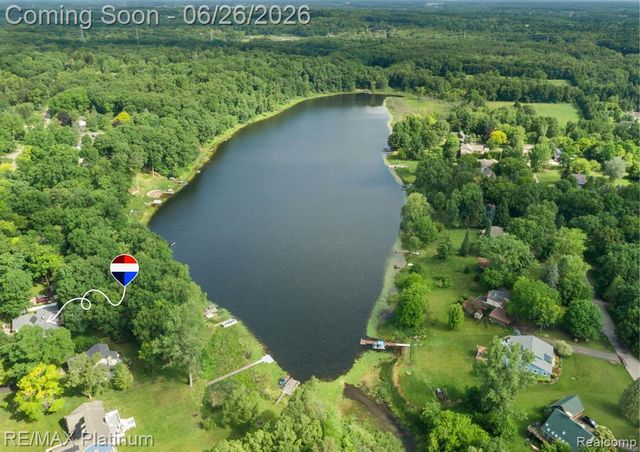 9460 Deer Park Court, Fenton, MI 48430
