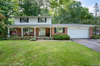 9460 Deer Park Court, Fenton, MI 48430