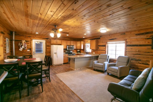 348 N JAKES PLACE RD, Fremont, UT 84747