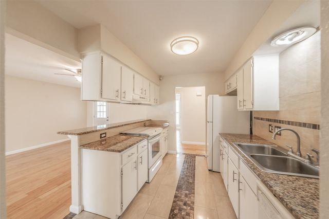 3812 Indian Wells Drive, Arlington, TX 76017