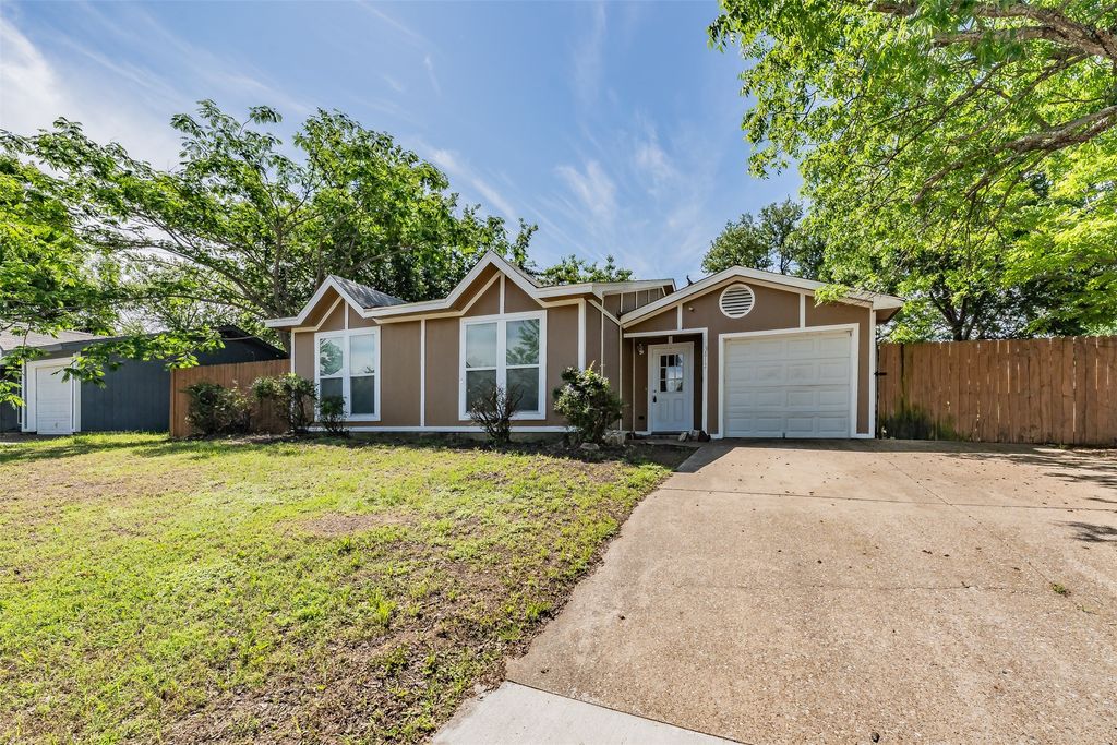 3812 Indian Wells Drive, Arlington, TX 76017