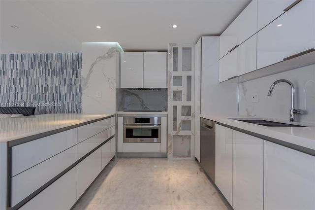 6423 Collins Ave 304, Miami Beach, FL 33141