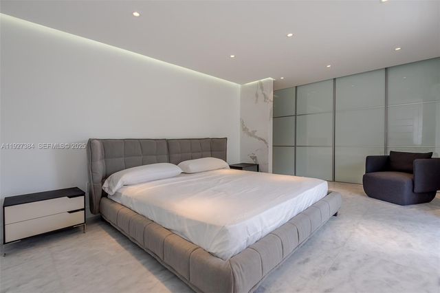 6423 Collins Ave 304, Miami Beach, FL 33141