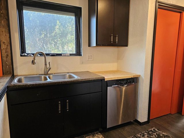 4464 S Whitnall AVENUE, Saint Francis, WI 53235