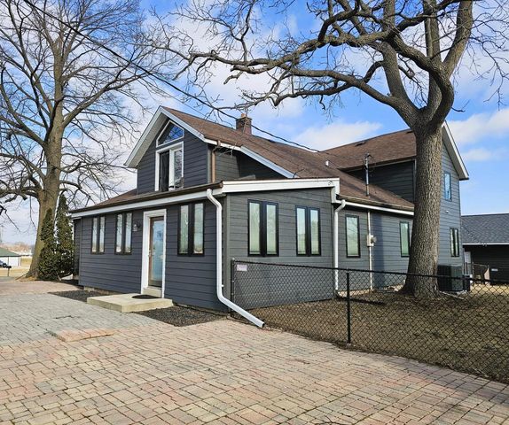 4464 S Whitnall AVENUE, Saint Francis, WI 53235