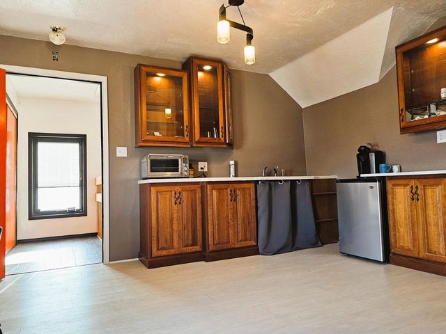 4464 S Whitnall AVENUE, Saint Francis, WI 53235