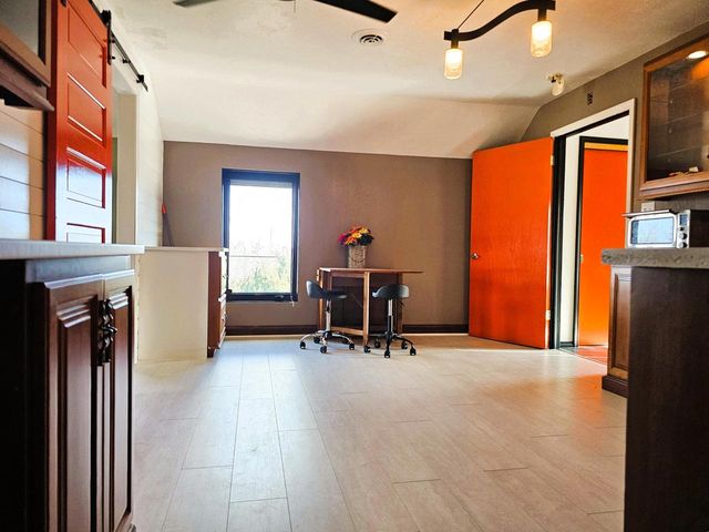 4464 S Whitnall AVENUE, Saint Francis, WI 53235