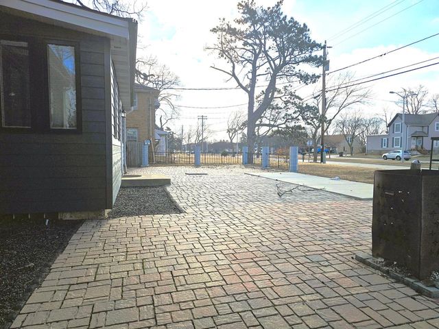 4464 S Whitnall AVENUE, Saint Francis, WI 53235