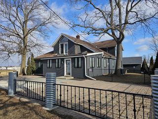 4464 S Whitnall AVENUE, Saint Francis, WI 53235